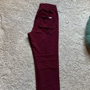 Maroon Woman Figs Scrubs. Boxy top that fits to the waste. straight leg pants